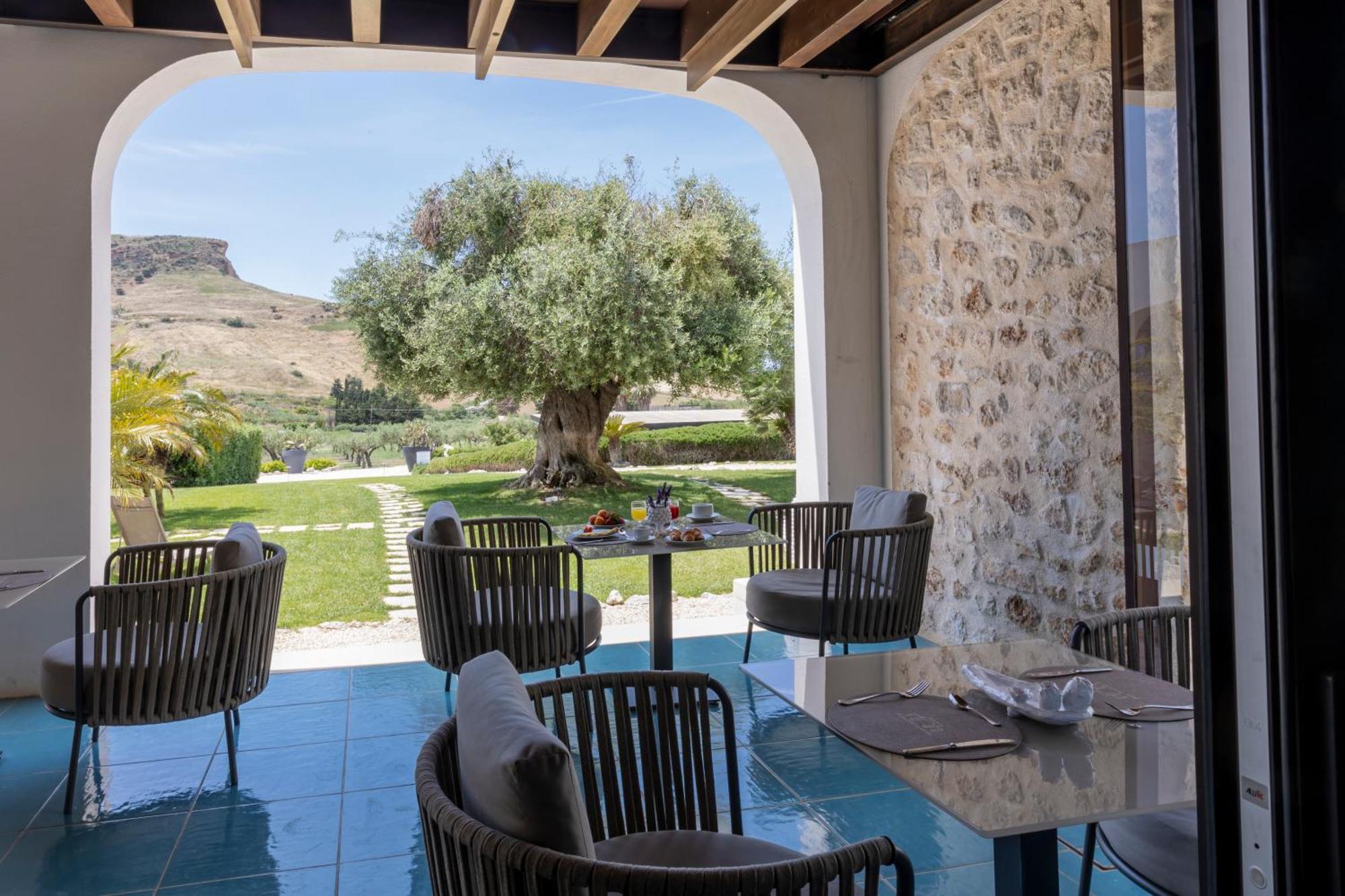 Borgo Giallonardo Wine Relais Realmonte Bagian luar foto